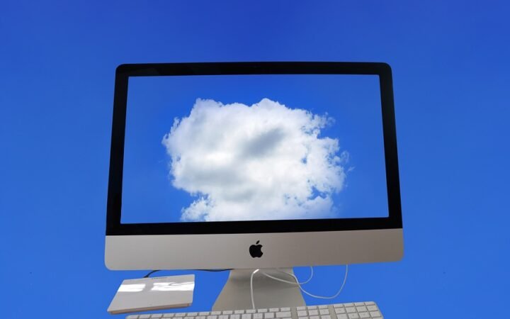phone storage versus cloud illustration